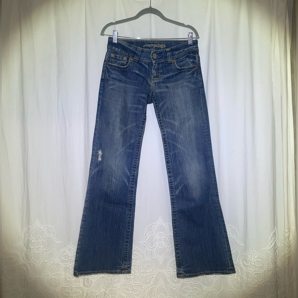 American Eagle low waisted dark wash jeans